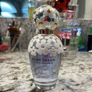 Marc Jacobs Daisy Dream perfume